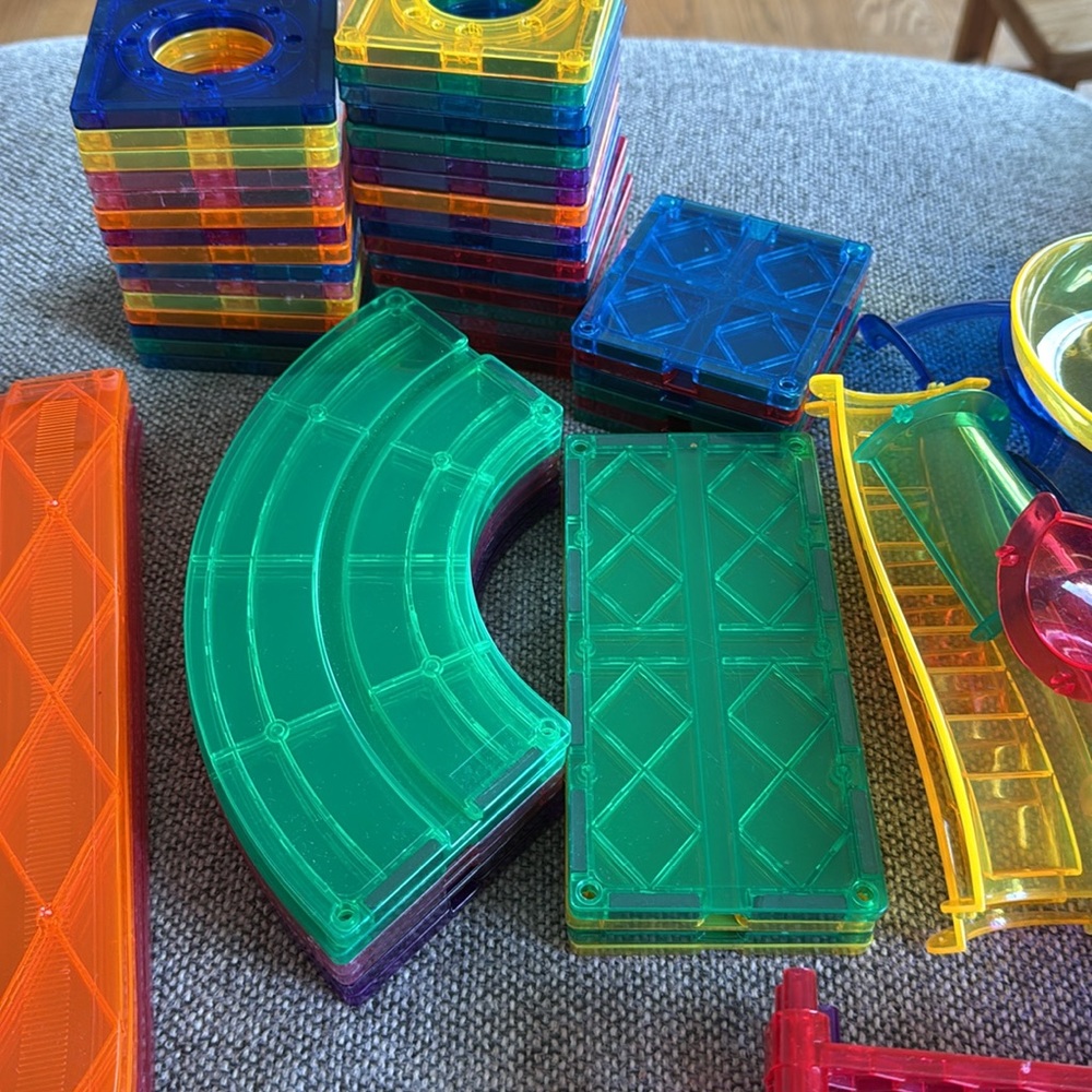 106 PicassoTiles 2-in-1 magnetic marble run set/Racing track set - Picture 11 of 12
